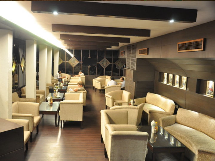 Gold Lounge